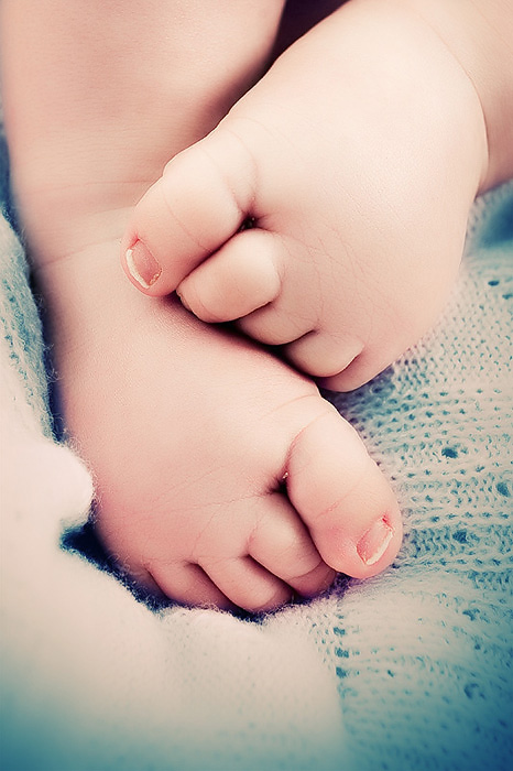 baby  s feet by theprodiqy