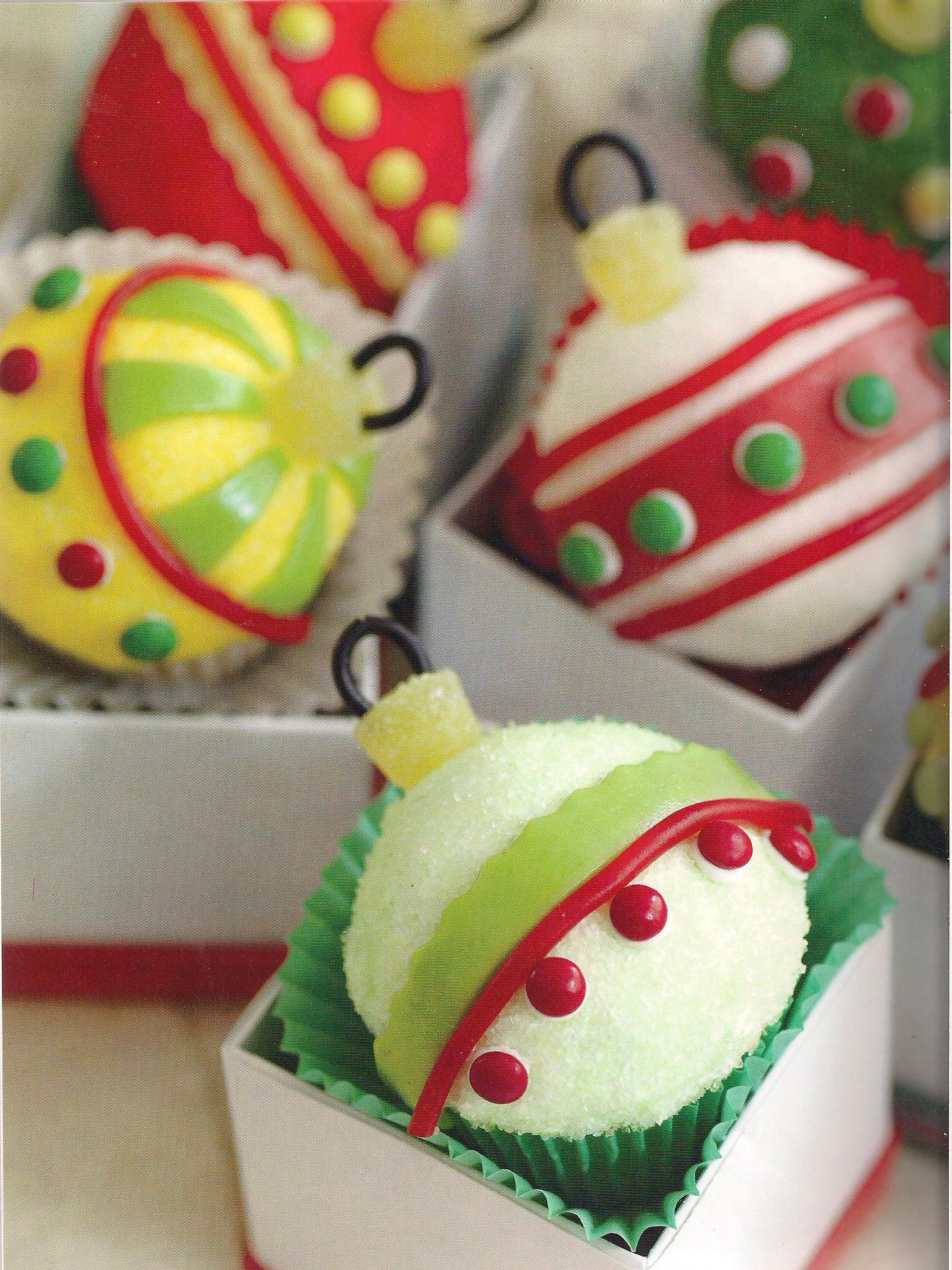 40 Creative Christmas Cupcake Ideas  Spicytec