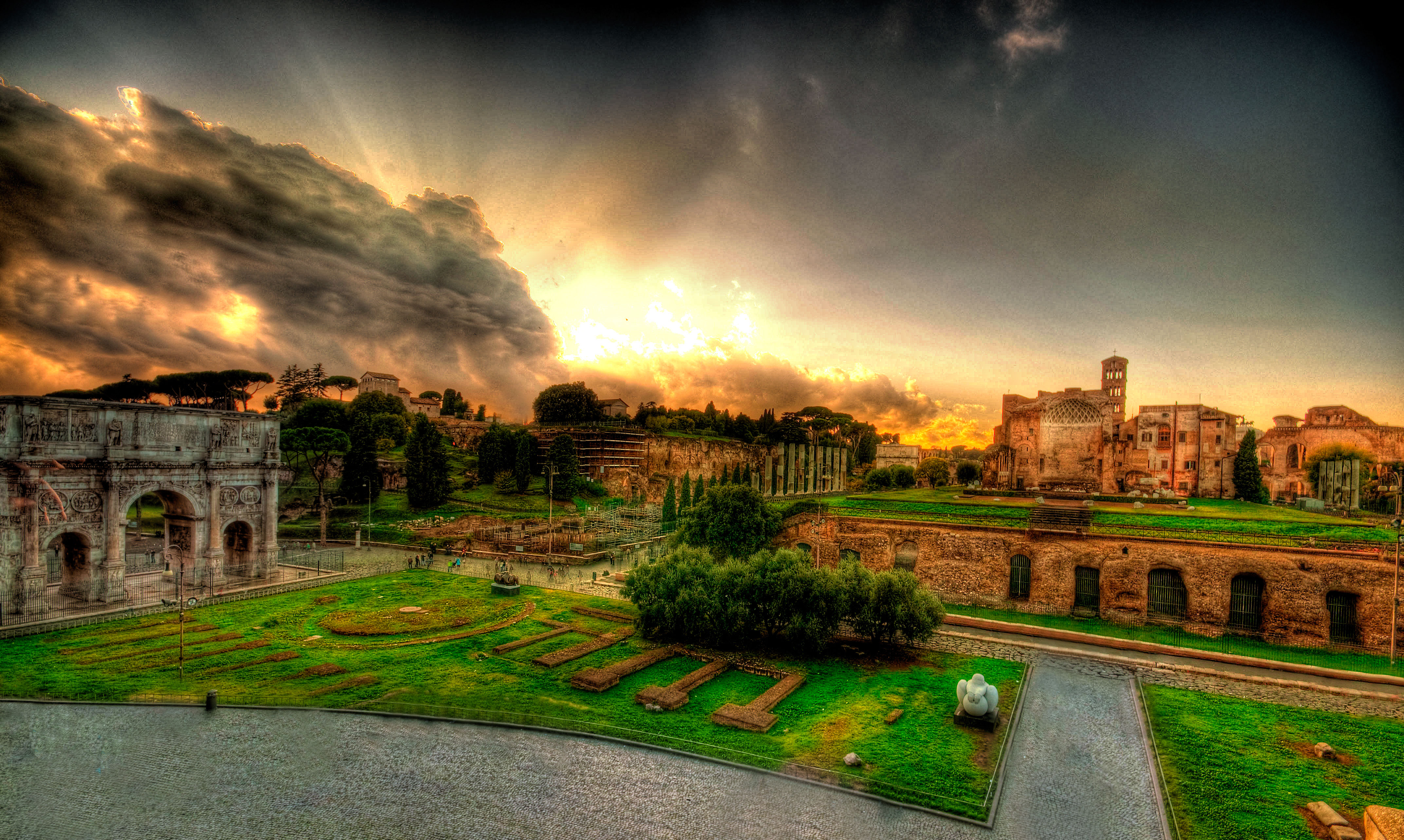 http://fc00.deviantart.net/fs50/f/2009/308/f/9/View_from_Colosseum_by_andsol1.jpg