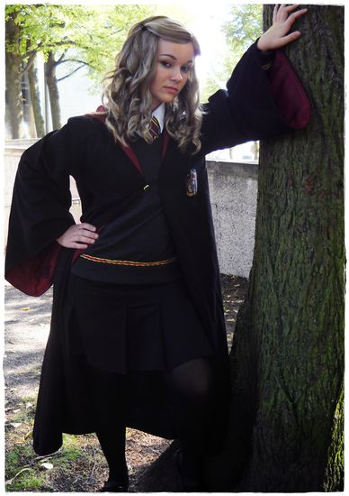 Hermione_Granger_Cosplay_by_MineGranger