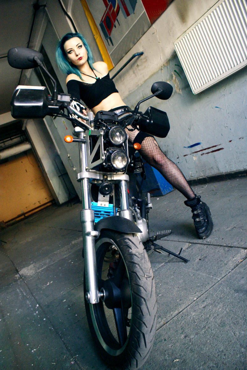 IMG:http://fc00.deviantart.net/fs70/i/2013/190/9/7/_lol_forgot_how_to_motorcycle__by_soki_angel-d6cnnbv.jpg