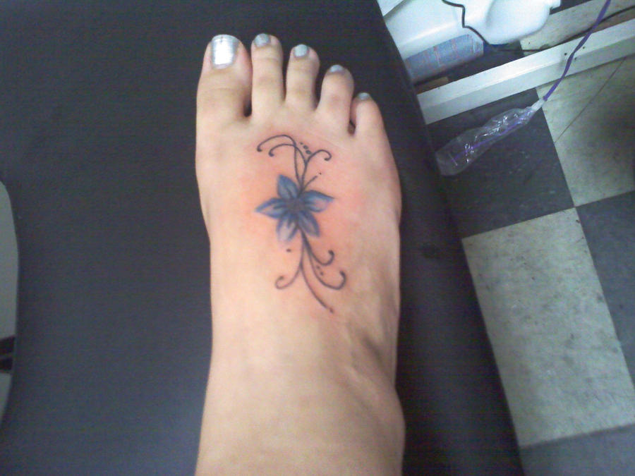 friendship tattoos on foot. Flower Tattoo on Foot